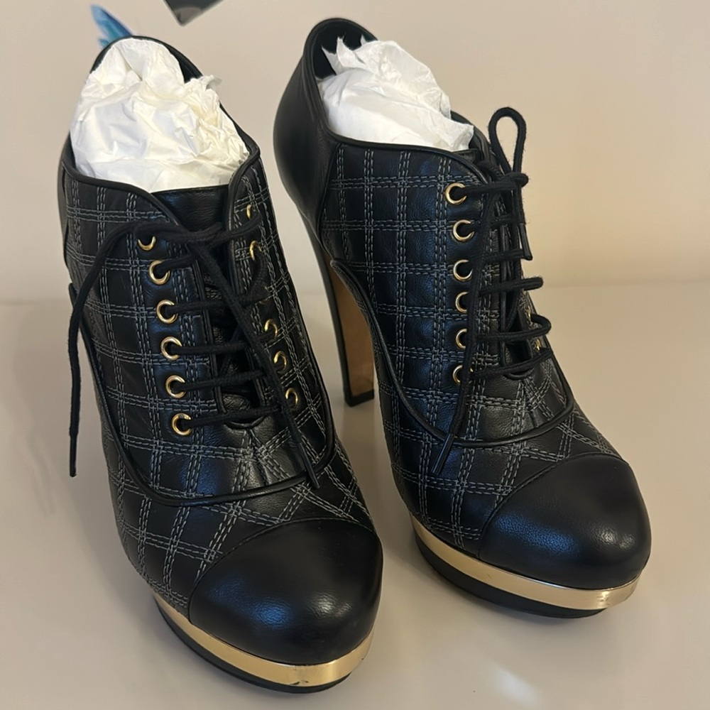 Chanel booties with lace in black size 38.5